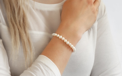 Bracciale di perle bianche con argento 7 mm - IS7994 - sul modello
